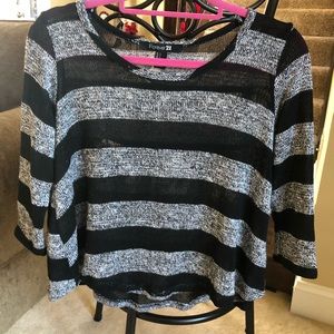 Forever 21 black and gray crop sweater